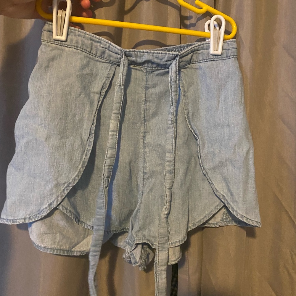 Hollister flowy/denim look shorts